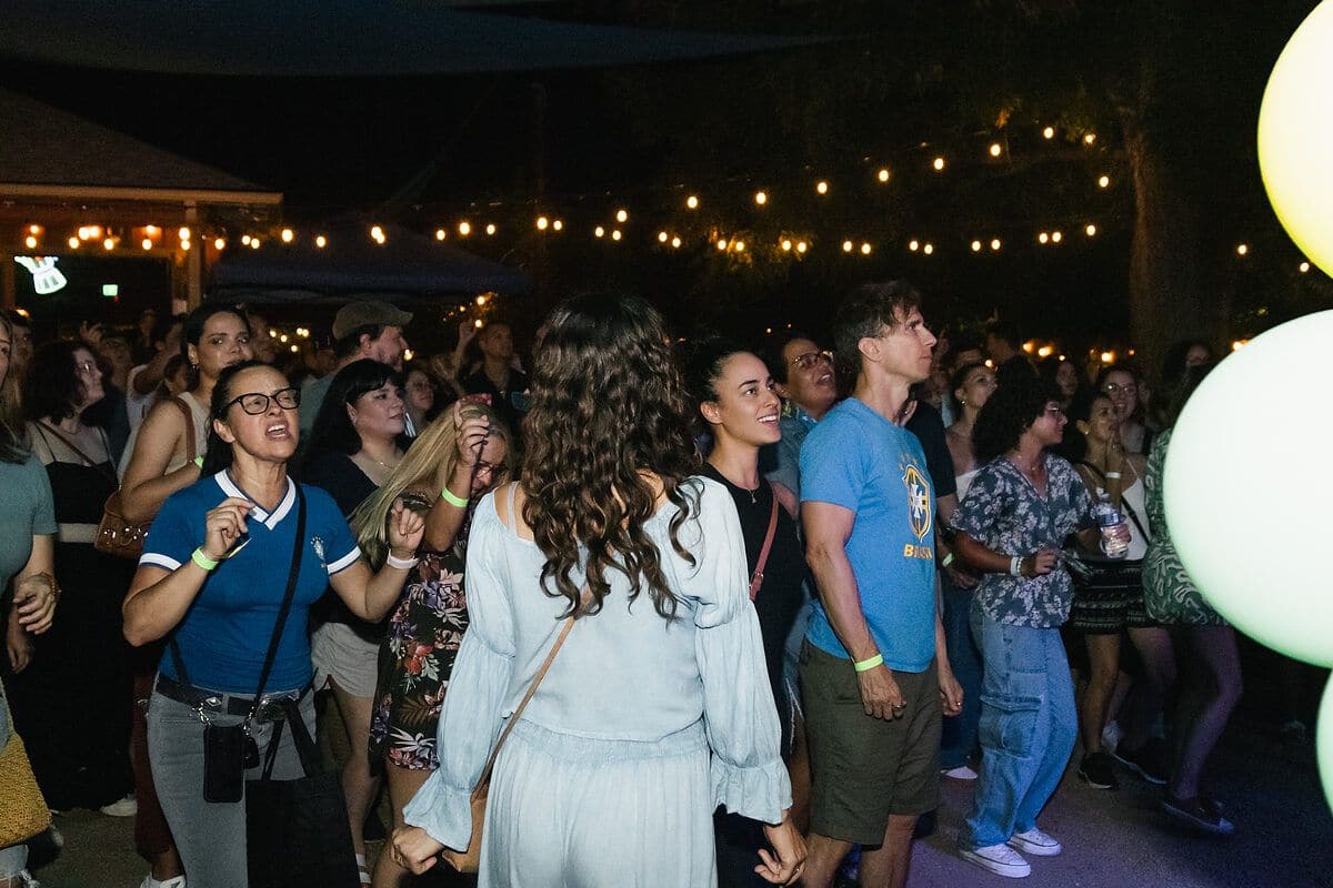 The crowd dancing under string lights